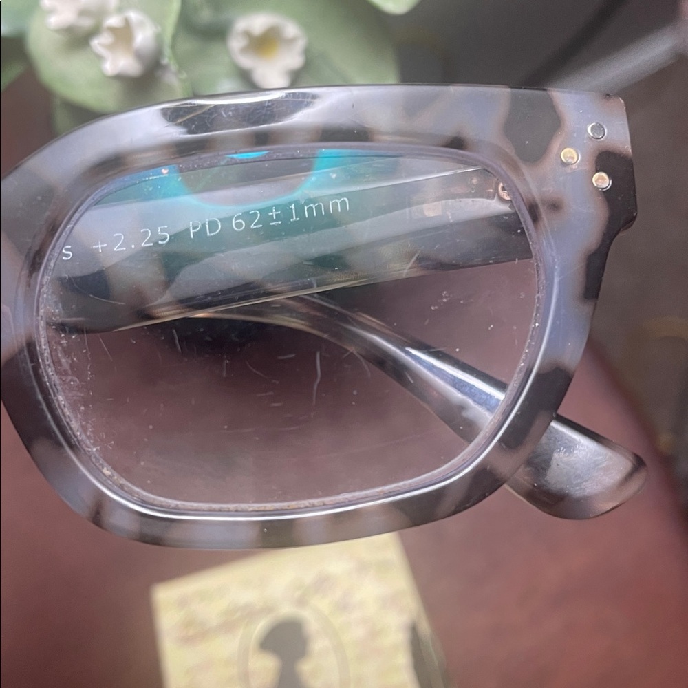 Peepers Gray Tortoise Glasses w case - Picture 5 of 5